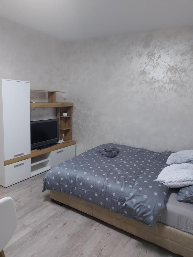 Apartman Mikikiki Belgrad Exterior foto